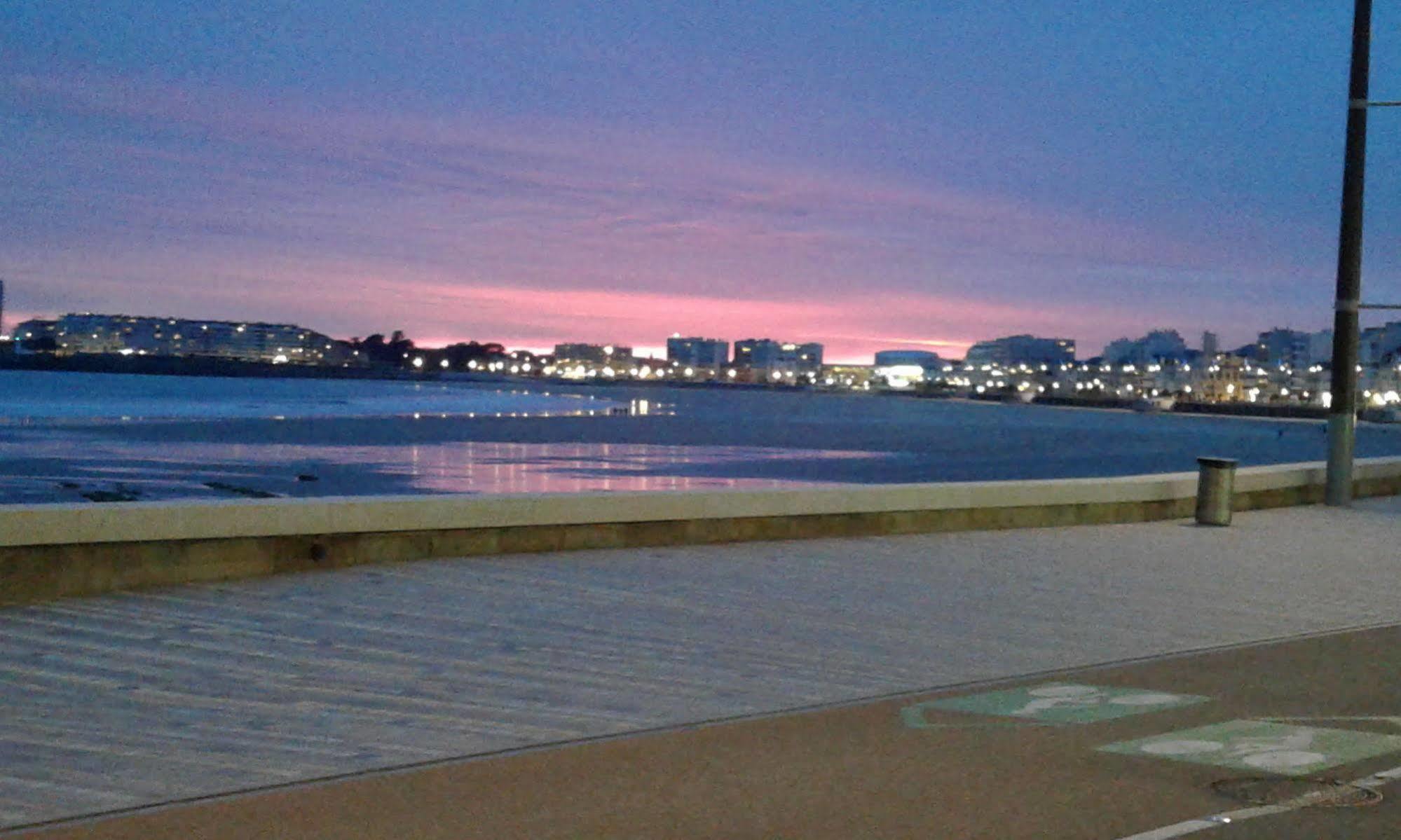 Hotel & Cantine De La Plage Les Sables-d'Olonne Exterior photo